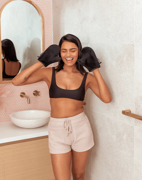 I Don’t Want Tan on My Hands… – Guante Aplicador de Bronceado